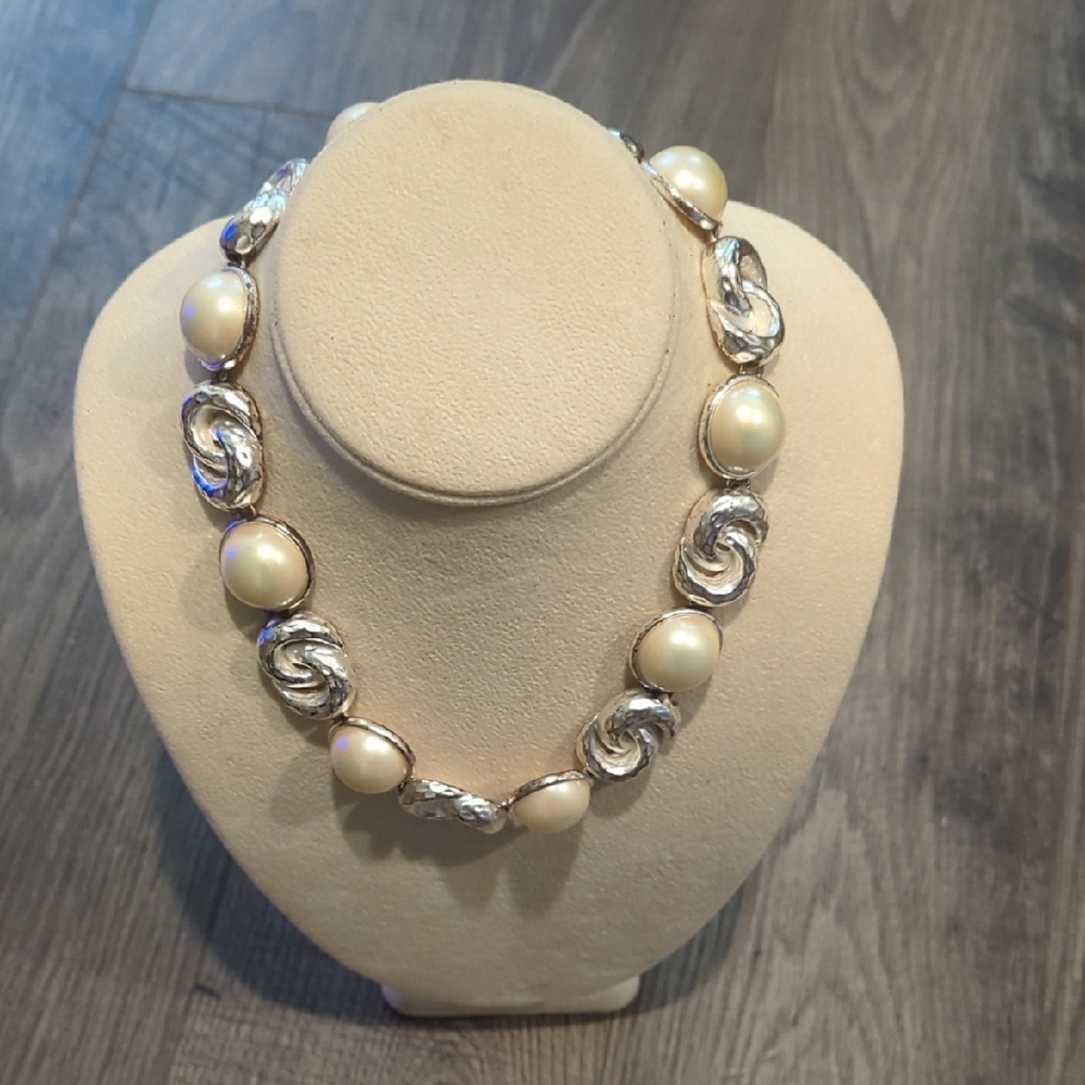 Elegant Silver and Cream Necklace